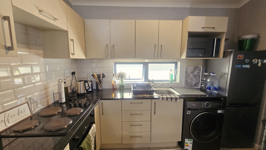 2 Bedroom Property for Sale in Parsonsvlei Eastern Cape